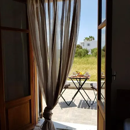 Ariadne 7 * Naxos City